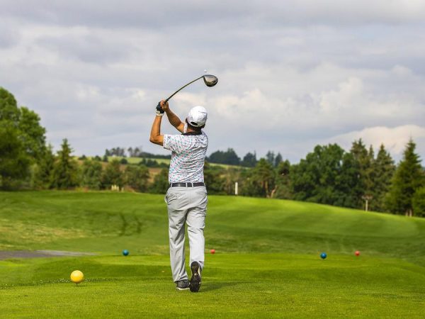 Bermain Golf, Olahraga Elegan yang Menyegarkan