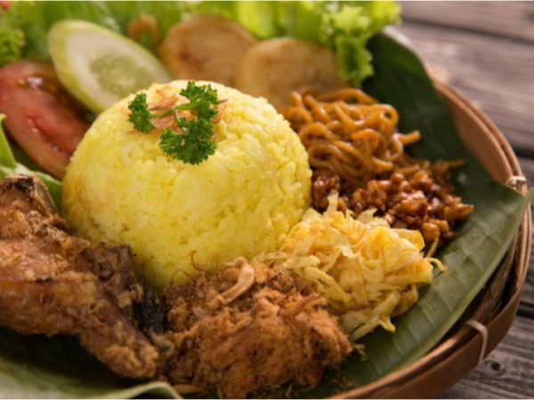 Mengenal Kelezatan Nasi Kuning Manado