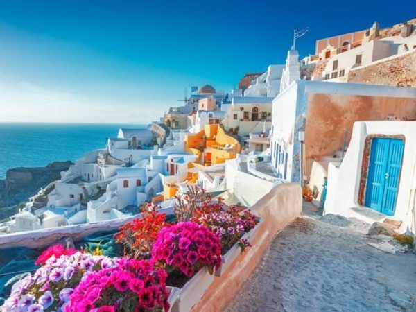 Santorini, Pesona Pulau Yunani dengan Pemandangan Memukau dan Sejarah Kaya