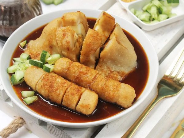 Pempek, Kuliner Ikonik Palembang yang Menggugah Selera