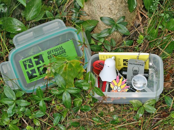 Mengenal Geocaching, Petualangan Berburu Harta Modern