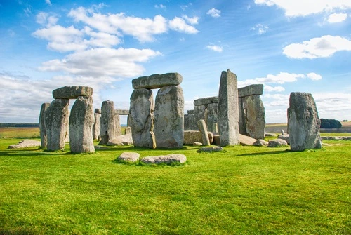 Menikmati Keindahan Stonehenge, Destinasi Wisata Ikonik di Inggris