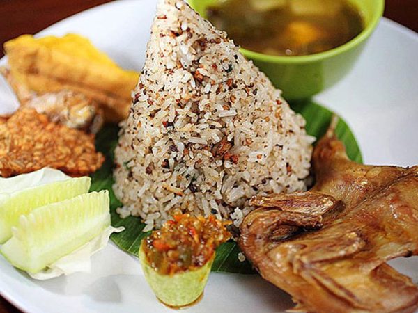 Nasi Tutug Oncom, Aroma Kampung yang Menghangatkan Jiwa