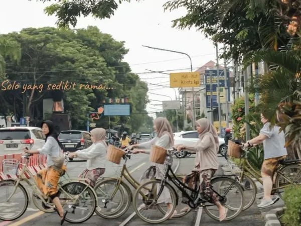 Menjelajah Kota dengan Bersepeda Pagi
