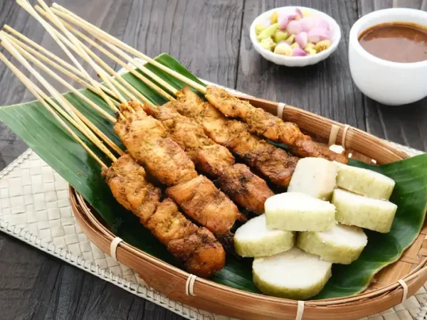 Sate Bulayak, Kelezatan Unik dari Lombok yang Terbungkus Tradisi