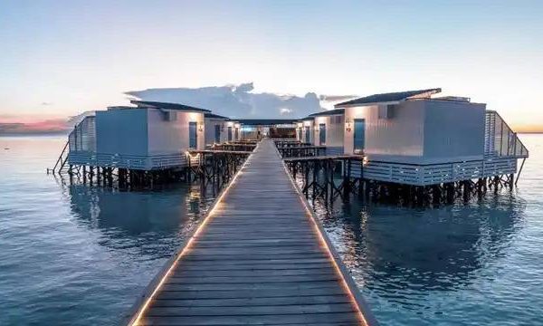 Sensasi Menginap di Hotel Terapung, Liburan di Atas Permukaan Air