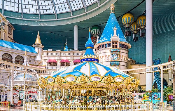 Lotte World, Disneyland-nya Seoul yang Bikin Kamu Lupa Waktu